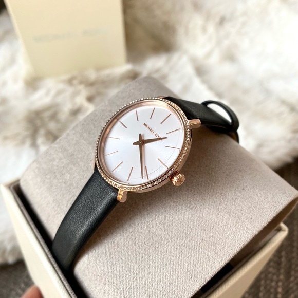 NWT In Box authentic MK rosegold pave leather strap watch - Picture 3 of 5